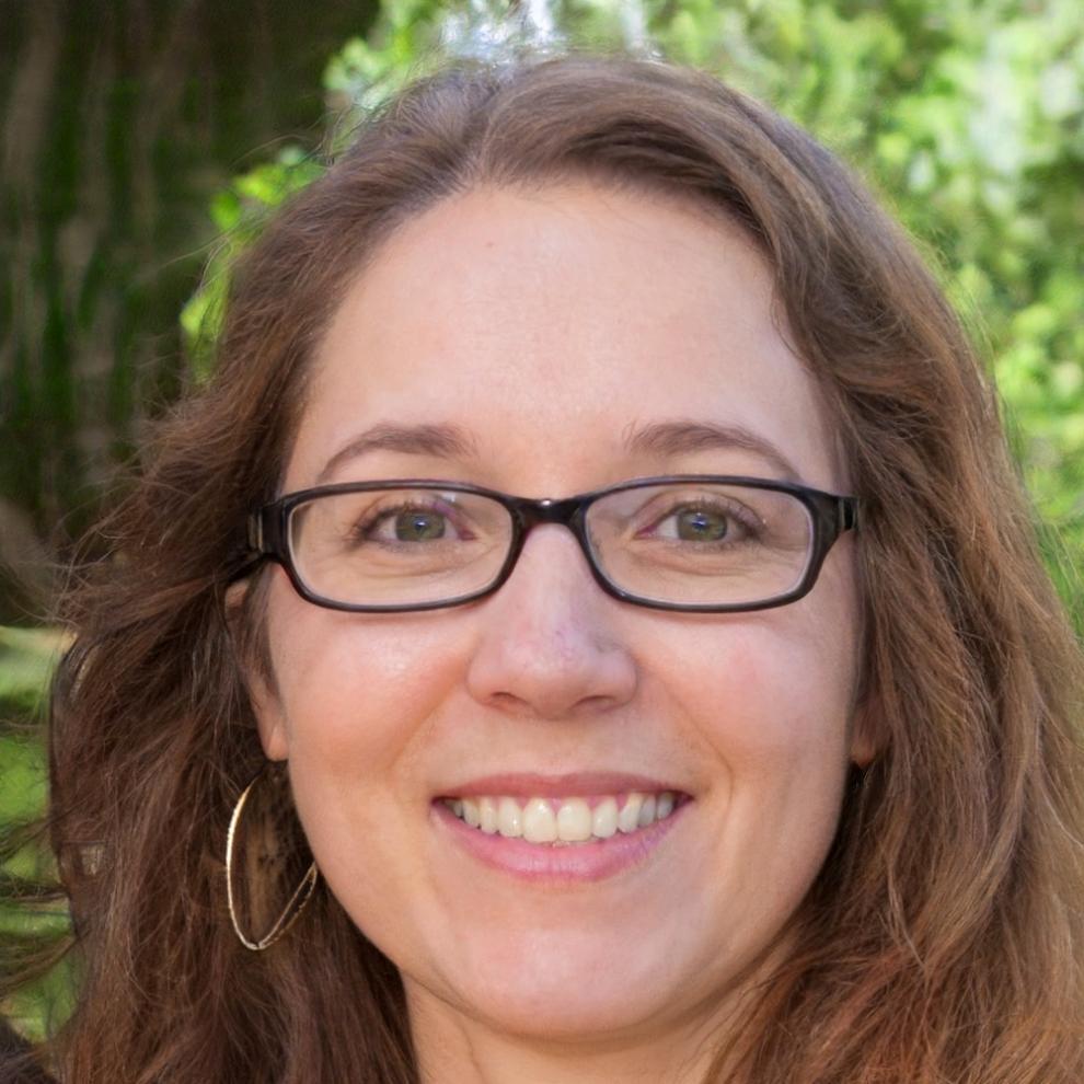 Linnea Valtonen, senior financial educator